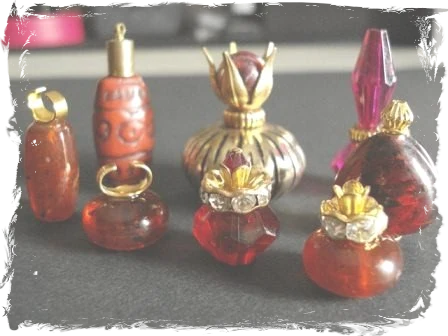 bijuterias podem virar miniaturas de perfume